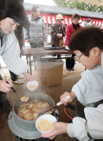 義士命日祭で振る舞われたダイコン煮