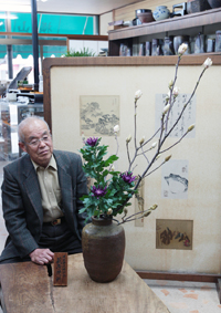 華道50年を記念して作品展を開く萩原茂洲さん