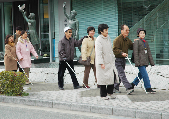 街中を実際に歩いた視覚障害者の歩行訓練
