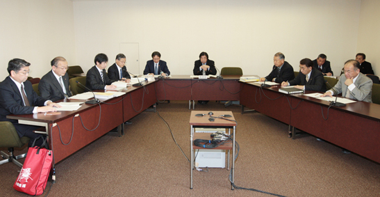 議員定数削減について2議案の一括上程を決めた議会運営委員会