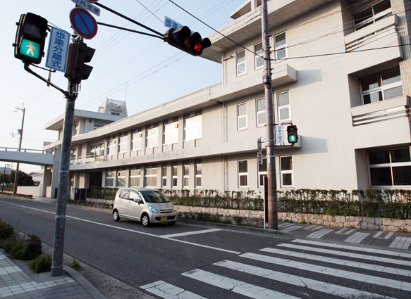 歩行者と車を別々に通行させる歩車分離式信号=赤穂小北西交差点