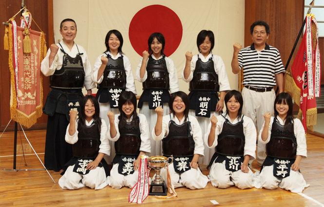県大会を連覇し、全国大会出場を決めた赤穂中剣道部女子
