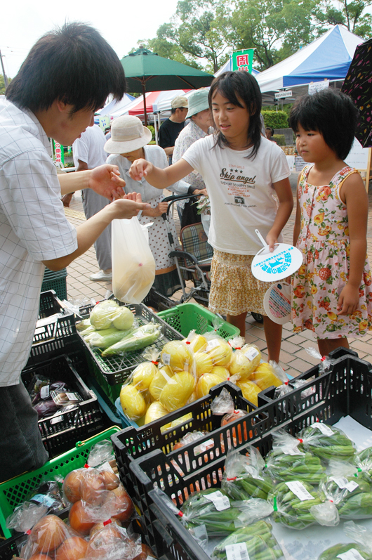 新鮮野菜が飛ぶように売れた「赤穂とれたて朝市」