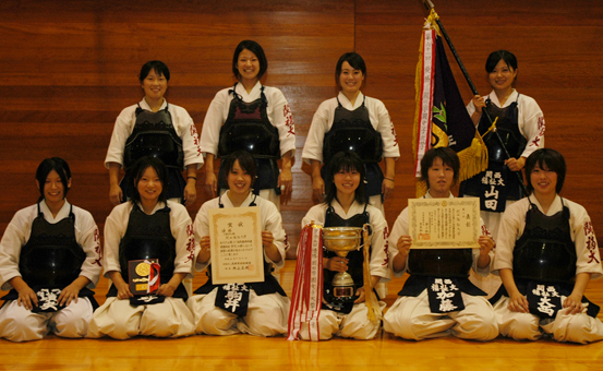 県剣道優勝大会を初優勝した関西福祉大女子剣道部
