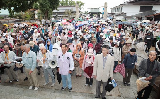 圧巻だった会員約450人による詩吟奉納