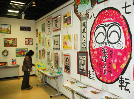 個性あふれる作品が並んでいるふれあい作品展
