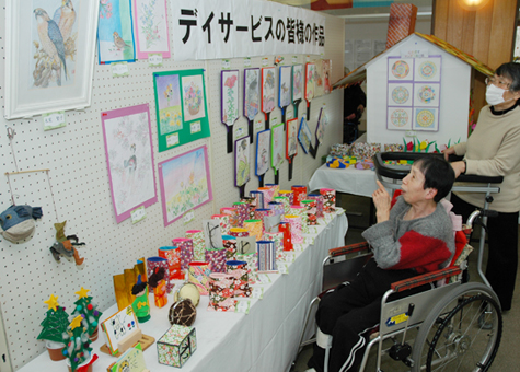 千種の苑で開催中の交流作品展
