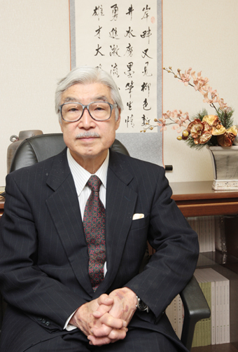 関西福祉大の岸井勇雄学長。足立高ではタレントで映画監督の北野武も教えた
