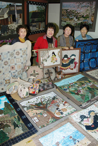 展示作品と「布房セピア」のみなさん