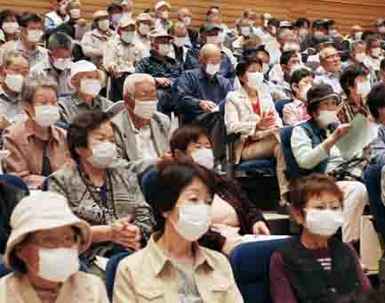 「原則マスク着用」で開催された赤穂市シルバー人材センターの総会=21日午前、市文化会館