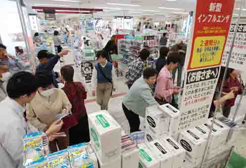 マスクを緊急販売したスーパーの売り場。開店時に約200人が並んでいたという=5月22日午前10時半ごろ撮影