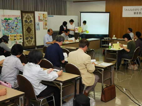 各実施団体が活動内容をアピールした公開審査会