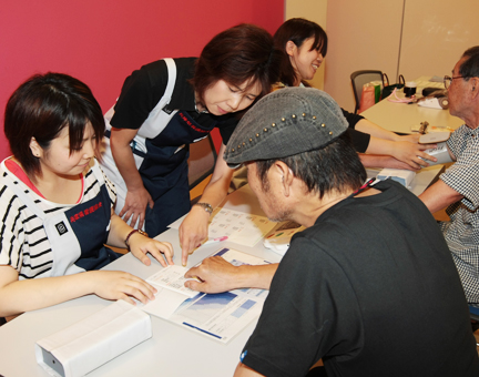 関西福祉大の看護学生らが無料で開設している「まちの保健室」
