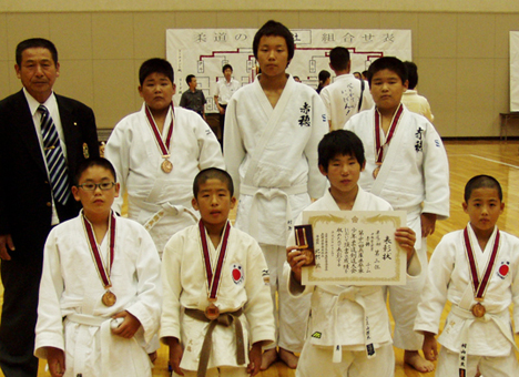 県警少年柔道大会で3位に入った赤穂チーム