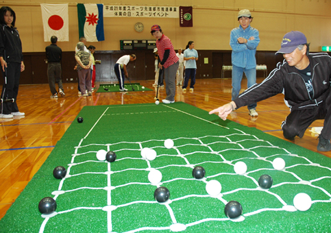 ゲートボールと囲碁を合わせたようなニュースポーツの囲碁ボール