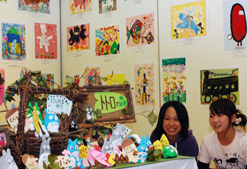 子どもたちの作品が一堂に展示されている「いきいき・のびのびミュージアム」
