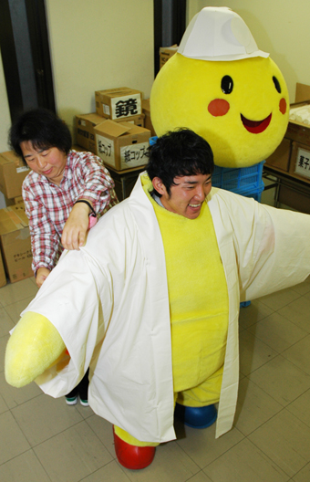 義士祭に向けて制作が進められている「義士はばタン」