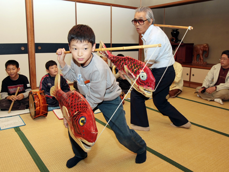 子どもたちへの継承活動にも力を注いでいる「赤穂宝専寺恵比寿大黒舞保存会」