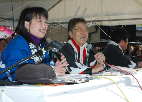 名調子で大いに祭りを盛り上げた浜村淳さん