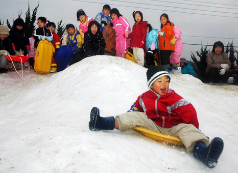 高雄・坂越幼稚園合同で行われた雪遊び