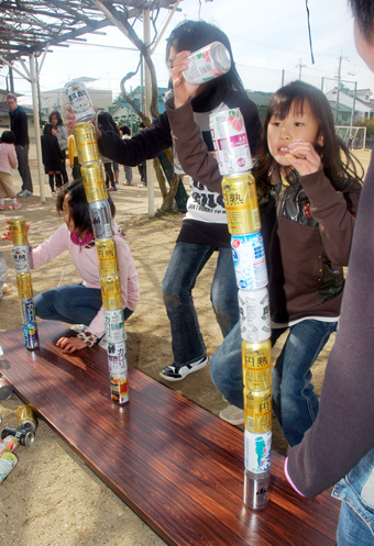 遊びを通じて学年交流したギネス大会