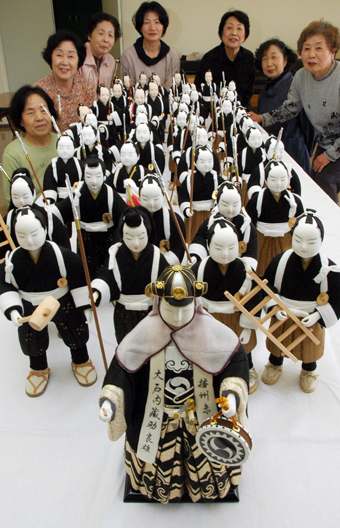 約10年間コツコツ制作して完成した義士人形