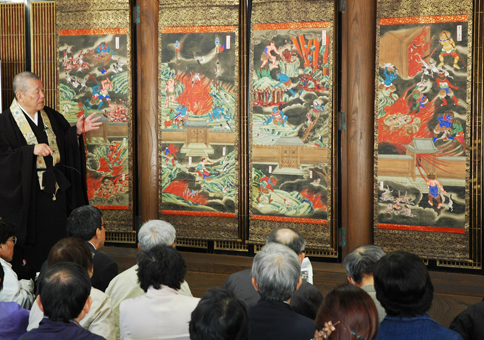 恐ろしい地獄の話を聞いた「御絵解法要」