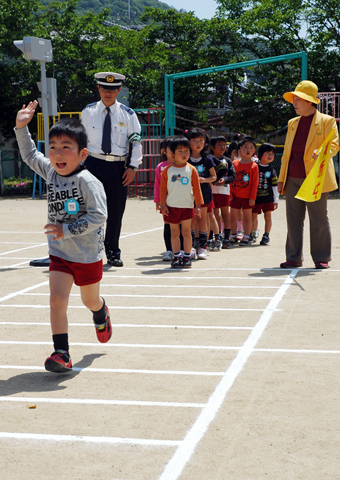 横断歩道の渡り方を学んだ交通安全教室
