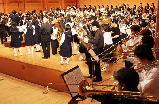 14団体約190人が出演した「吹奏楽の祭典」