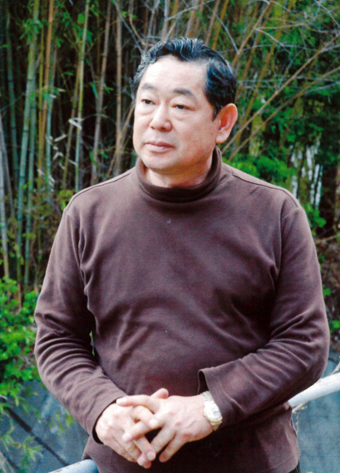 「福祉のつどい」で記念講演する河野義行さん