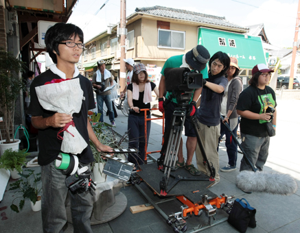 卒業制作作品の撮影を赤穂で行った大阪芸術大学映像学科の学生たち