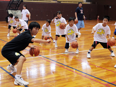 元Wリーグ選手を招いて開かれたバスケットクリニック