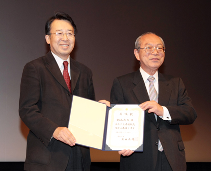 映画「最後の忠臣蔵」を企画した赤穂出身の映画プロデューサー鍋島壽夫氏に「赤穂観光大使」が委嘱された