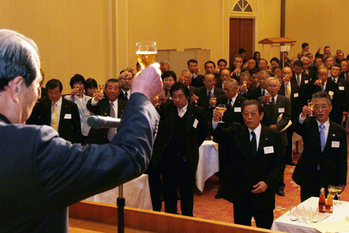 約200人が参加して行われた新年交礼会