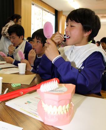 赤穂東中学校であった歯磨き講習会