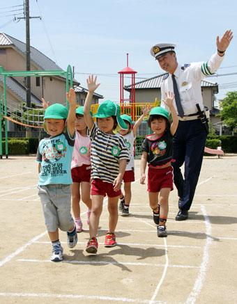 城西幼で開かれた交通安全教室の様子