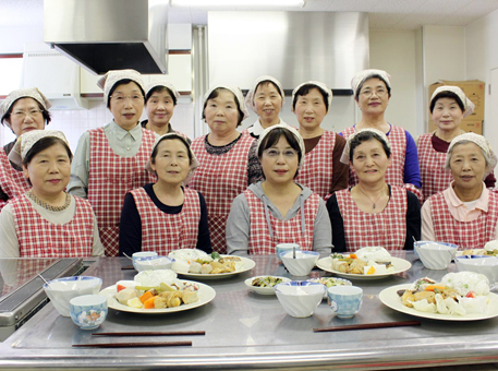 「ふくしの人」を受賞した塩屋地区給食サービスボランティア