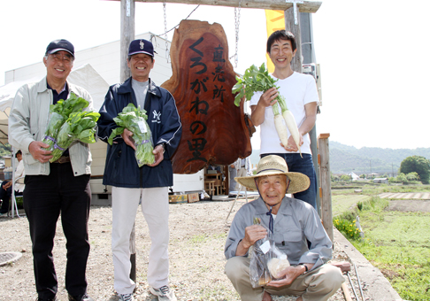 地域住民が地場産作物を出品・販売する直売所「大津くろがねの里」