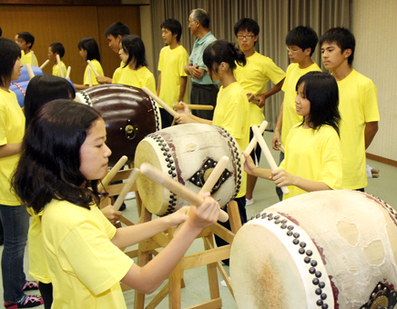 本番に向けて練習を行う新田地区の中学生