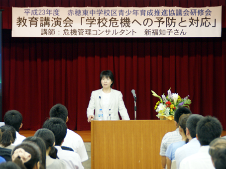 反抗期の子どもたちとの接し方について専門家の話を聞いた学習会