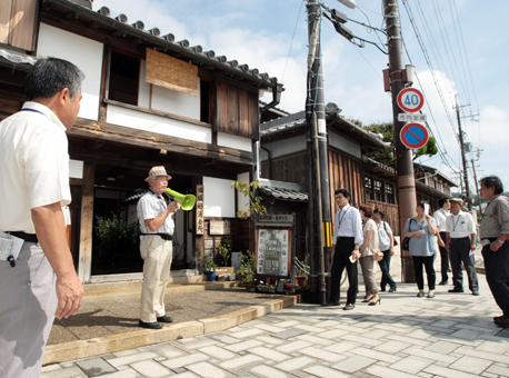 旅行代理店関係者に観光見どころを説明した「地域プレゼンテーション事業」