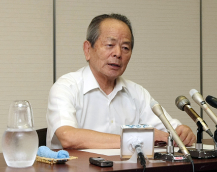 家族の介護を理由に辞職する山本暁・上郡町長