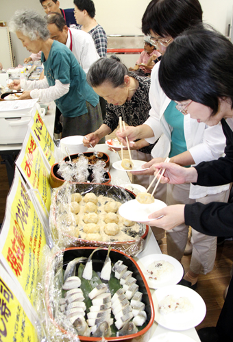 郷土料理が振る舞われた食育フェスタ