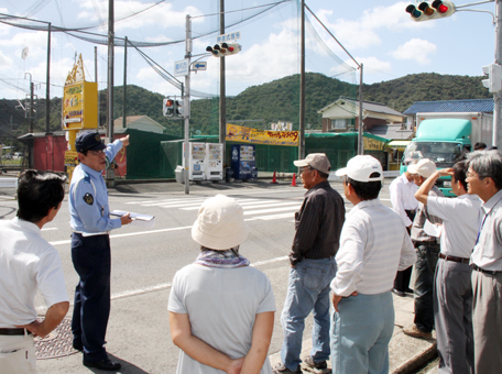 関係機関と住民らで行った交通安全総点検