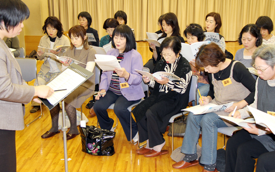 練習を開始したハーモニー20周年記念合唱団
