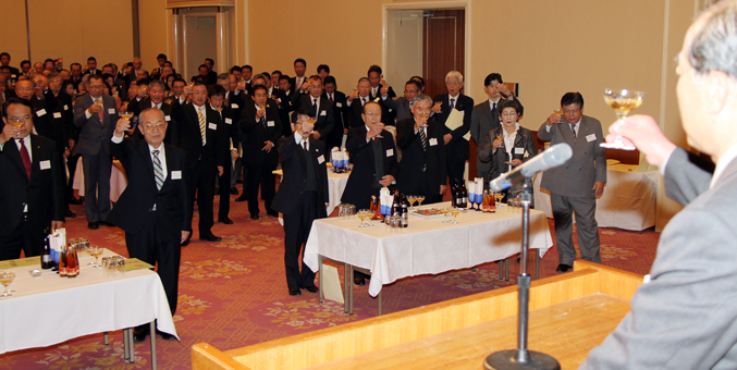 新年への期待を歓談した新年交礼会