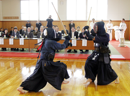 日頃の鍛錬成果を披露した術科始め式
