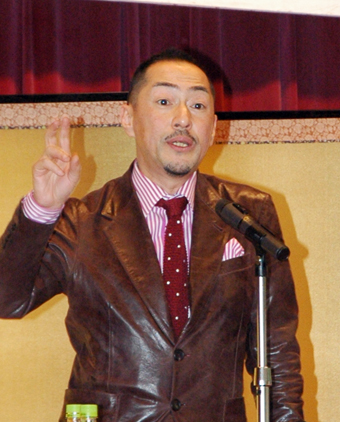新春経済講演会で国内外の政治経済について語った村田晃嗣氏