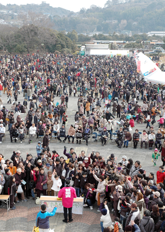 昨年に続いて2万人を超える来場者があった「赤穂かきまつり」
