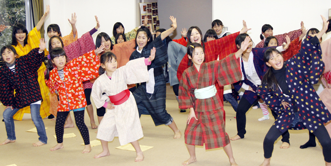 定期演奏会へ向けてオペレッタの練習に励む赤穂市児童合唱団